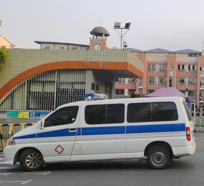 博望救护车出租护送骨折病人一公里多少钱